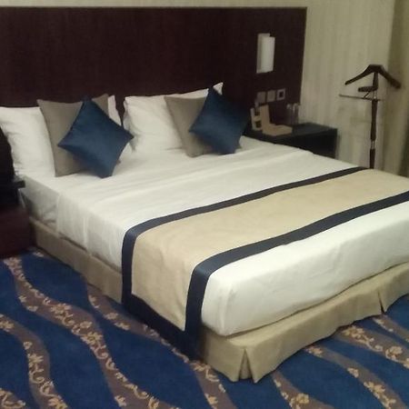 Raviz Center Point Hotel Дубай Екстериор снимка