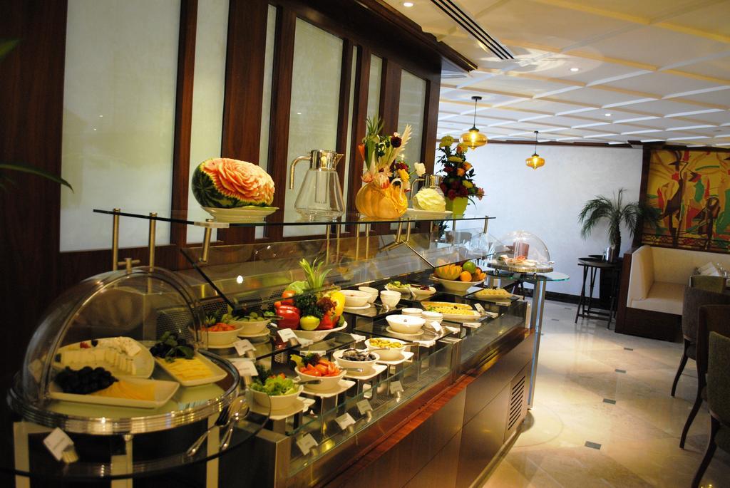Raviz Center Point Hotel Дубай Екстериор снимка