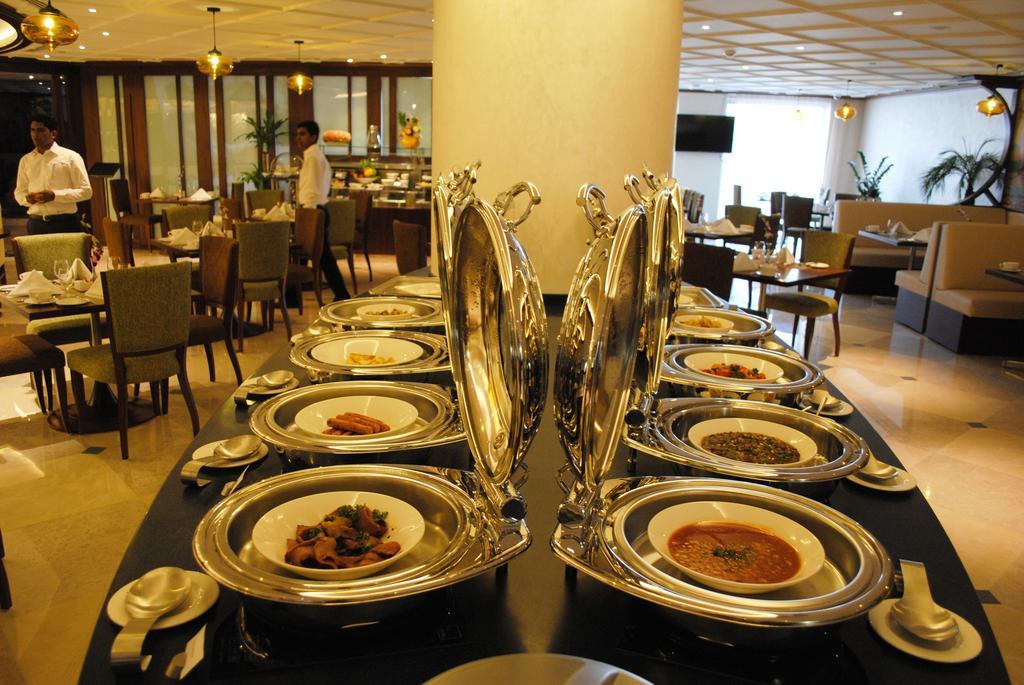 Raviz Center Point Hotel Дубай Екстериор снимка