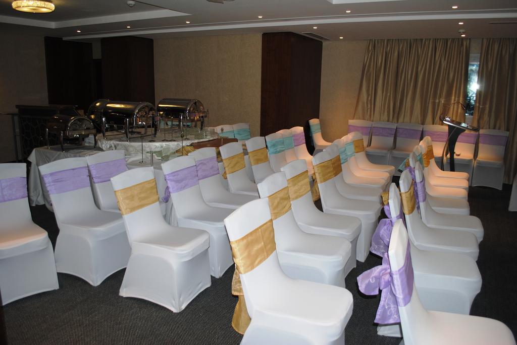 Raviz Center Point Hotel Дубай Екстериор снимка