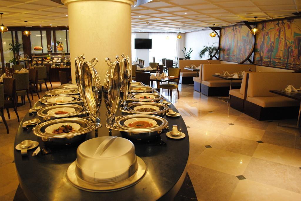 Raviz Center Point Hotel Дубай Екстериор снимка