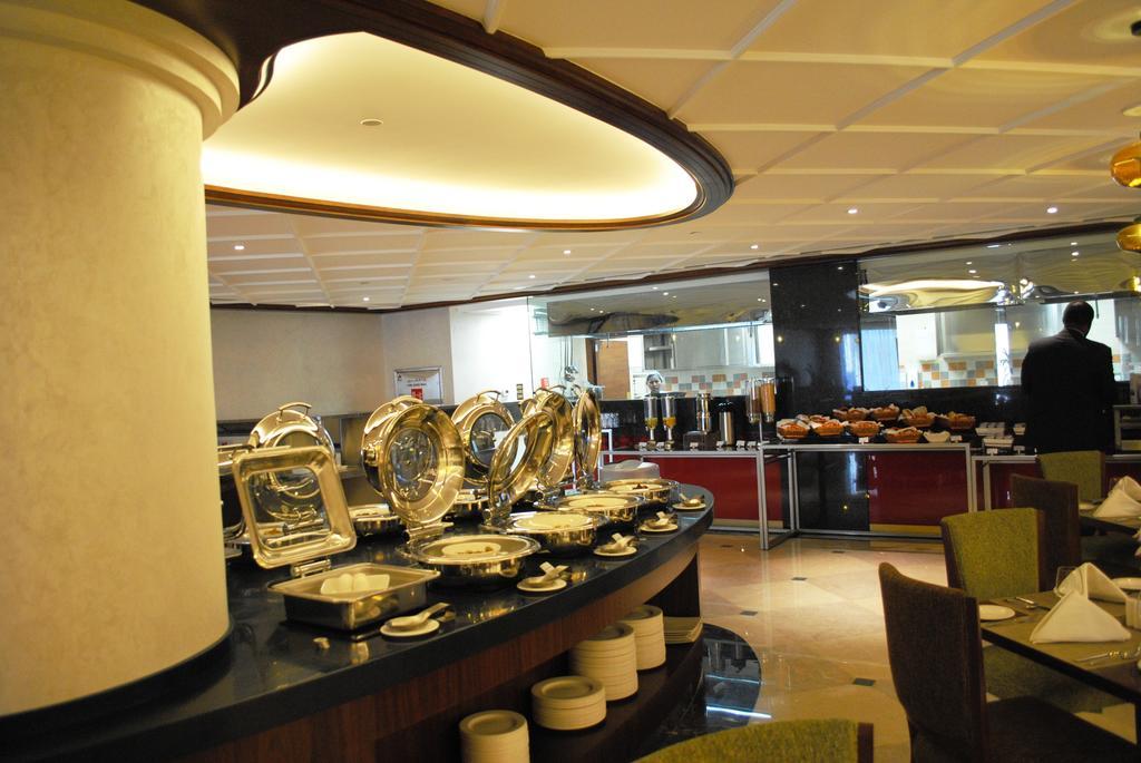 Raviz Center Point Hotel Дубай Екстериор снимка