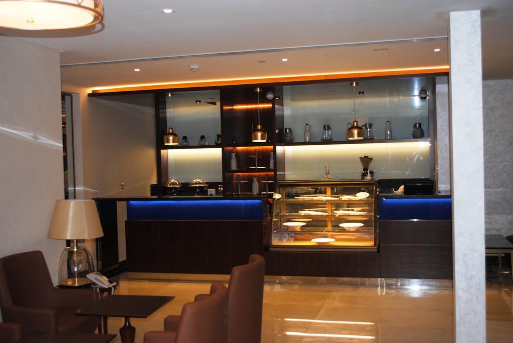 Raviz Center Point Hotel Дубай Екстериор снимка