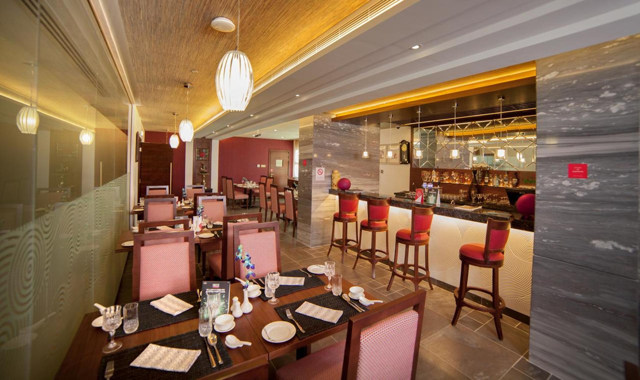 Raviz Center Point Hotel Дубай Екстериор снимка