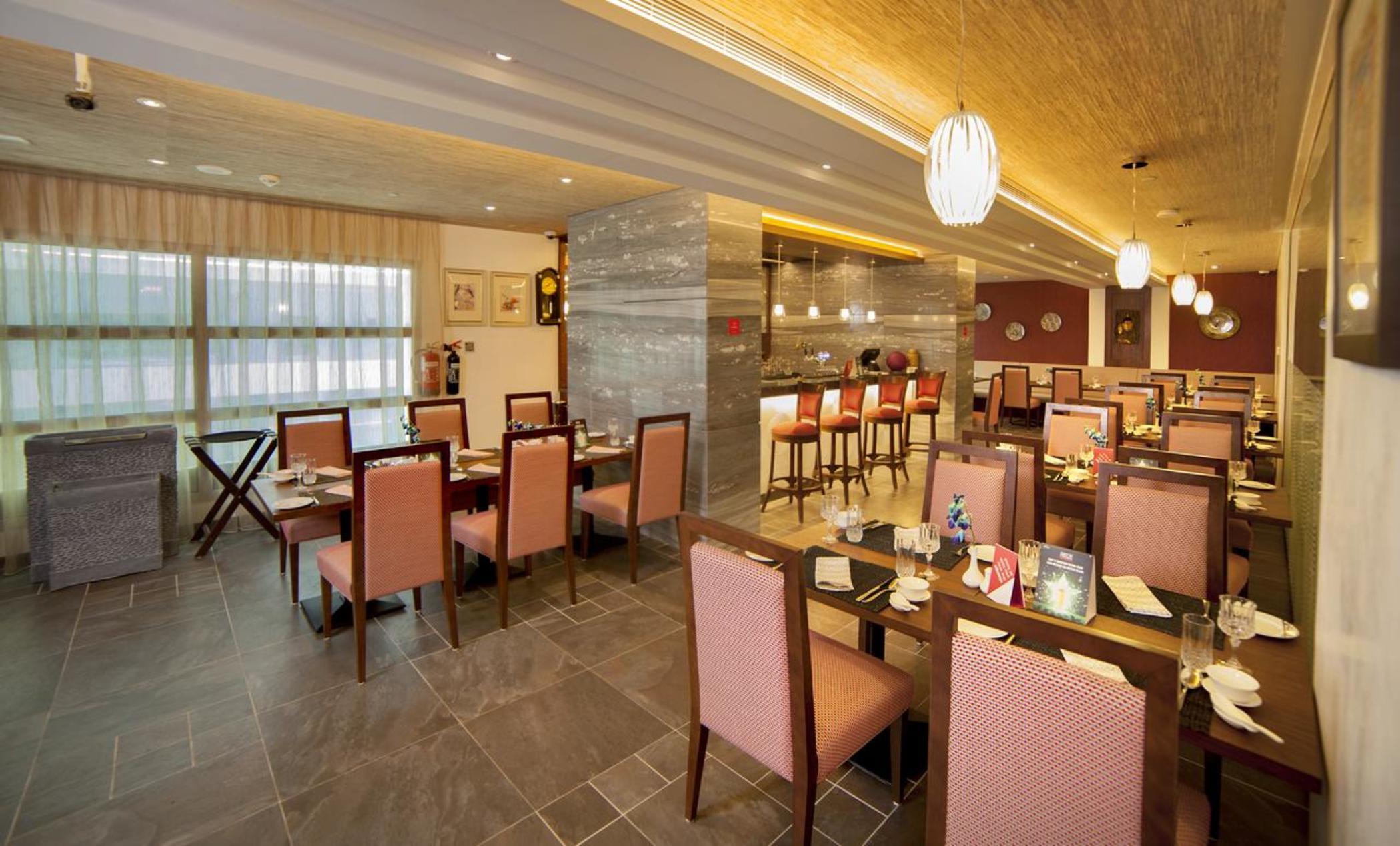 Raviz Center Point Hotel Дубай Екстериор снимка