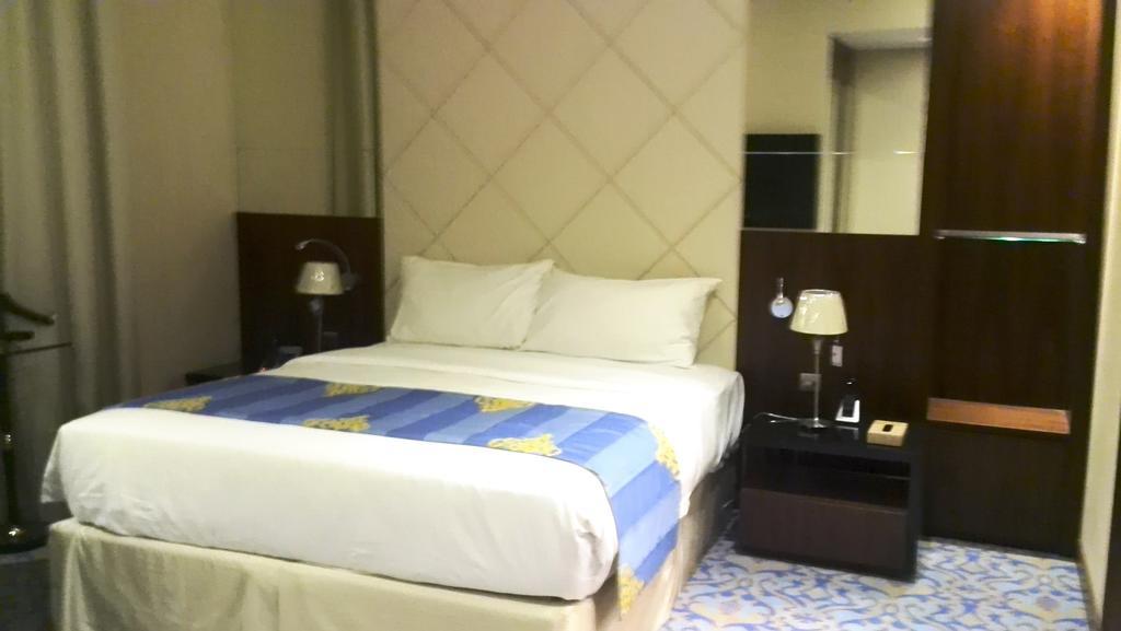 Raviz Center Point Hotel Дубай Екстериор снимка
