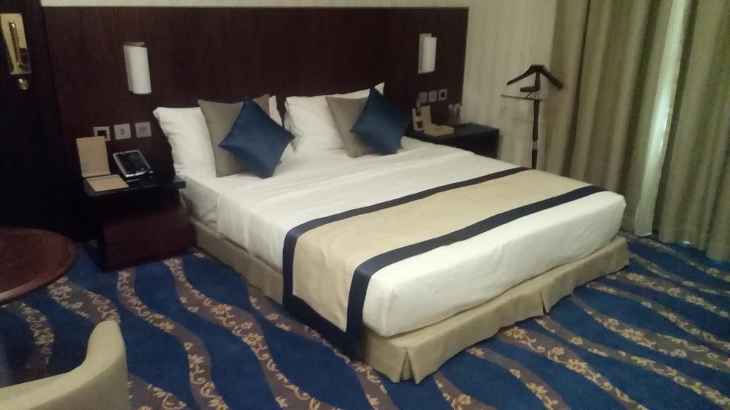 Raviz Center Point Hotel Дубай Екстериор снимка