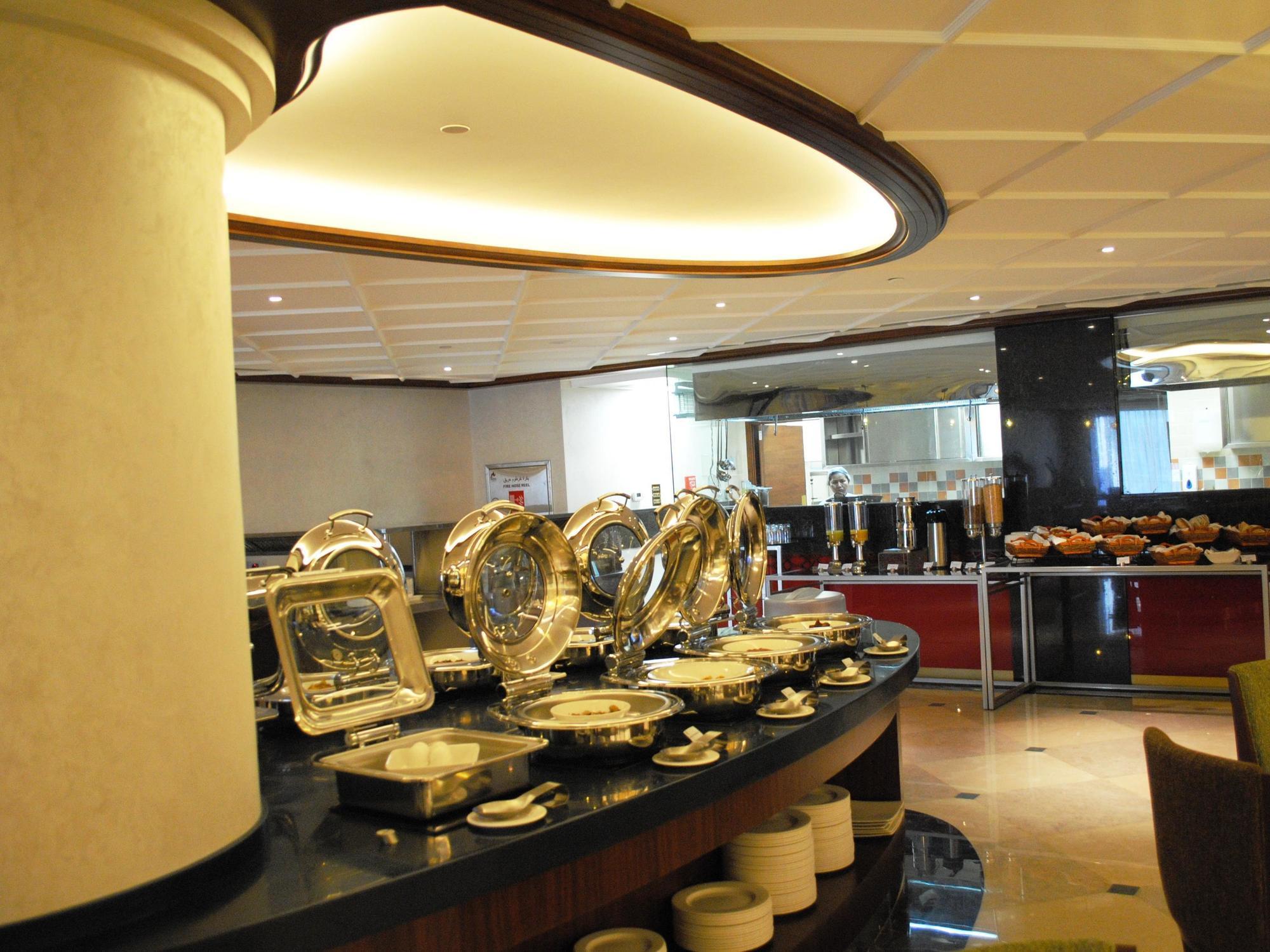 Raviz Center Point Hotel Дубай Екстериор снимка