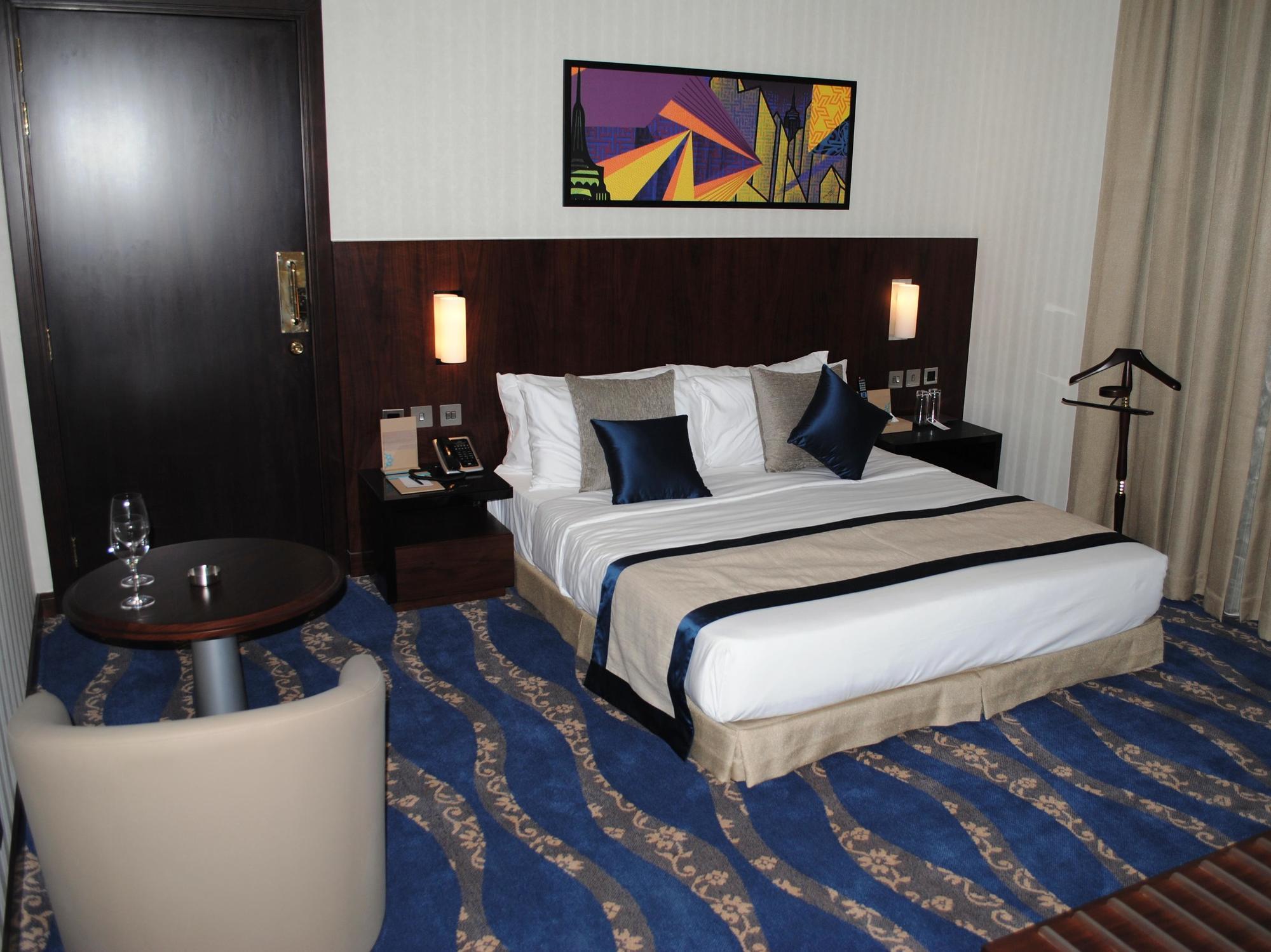 Raviz Center Point Hotel Дубай Екстериор снимка