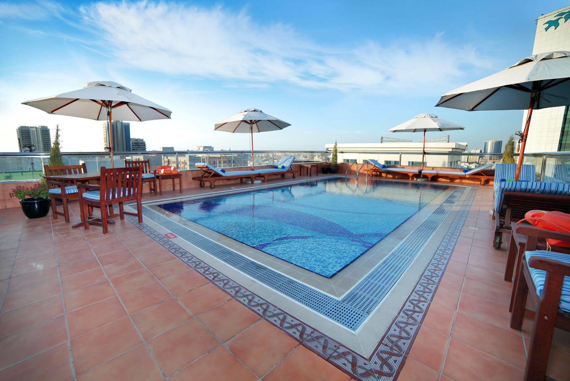 Raviz Center Point Hotel Дубай Екстериор снимка