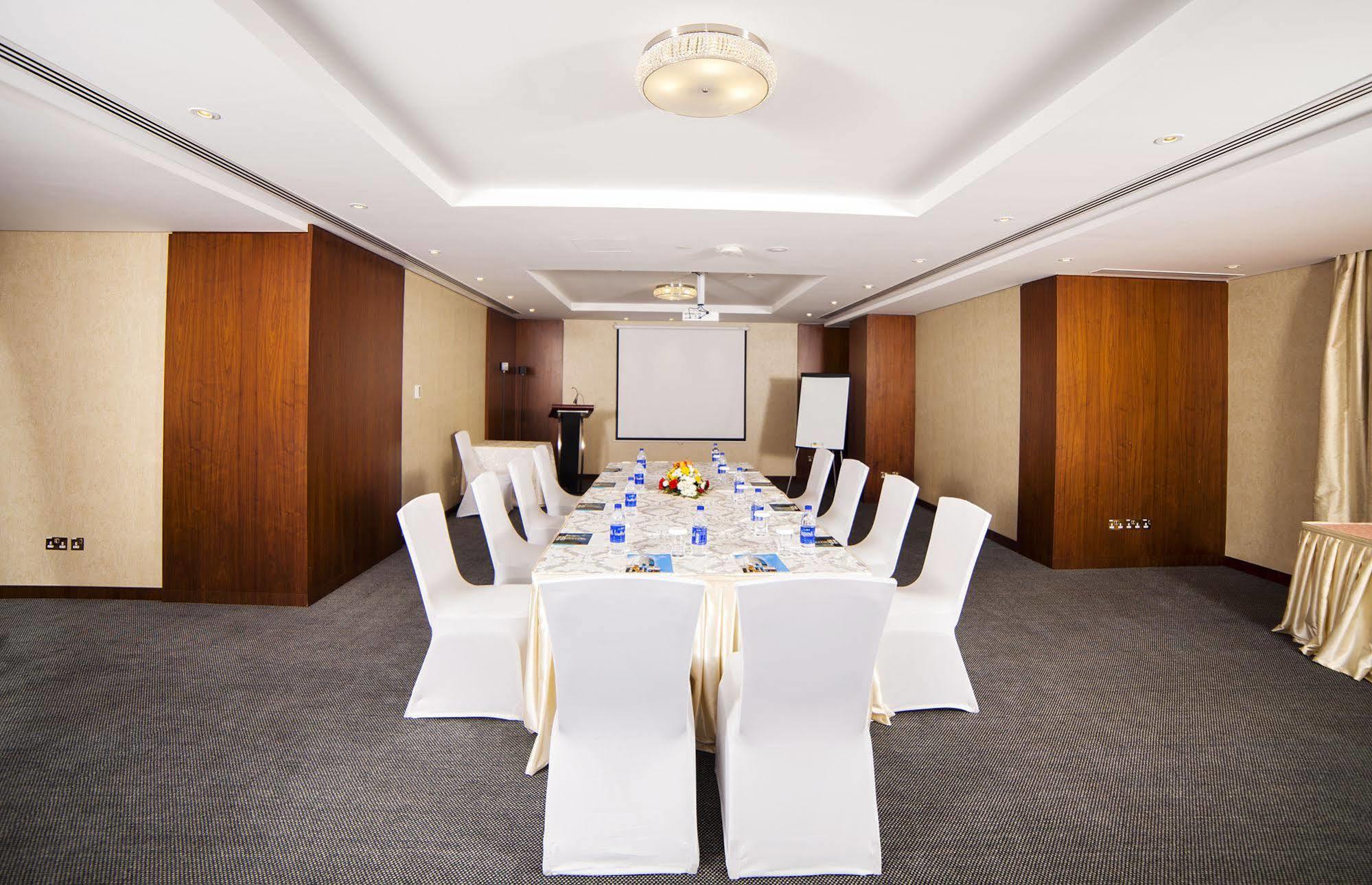 Raviz Center Point Hotel Дубай Екстериор снимка